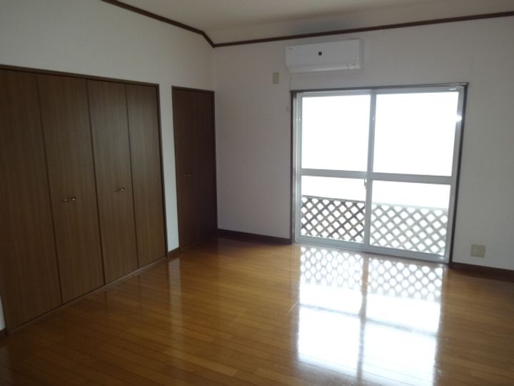 本町アパートの居間