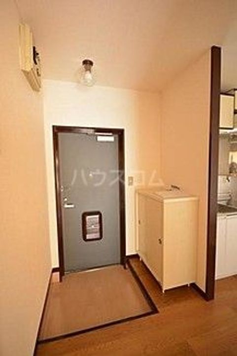 市ヶ尾森ビル参番館の玄関