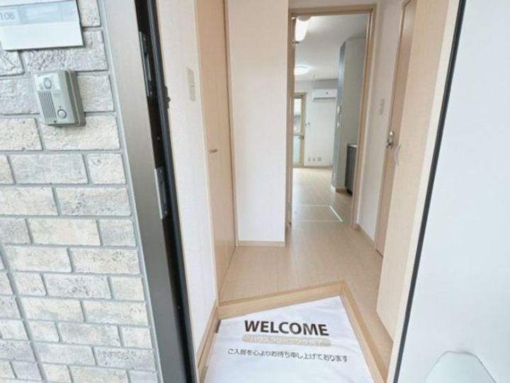 フラワーリング Bの玄関