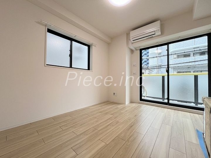 CREST TAPP新大阪の居間