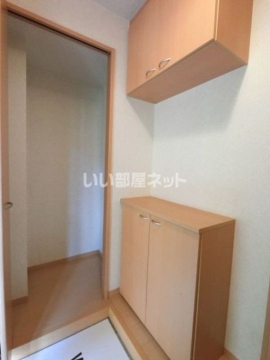 グランソシエ Bの玄関