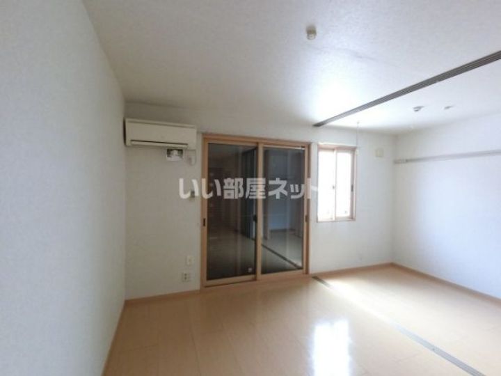 グランソシエ Bの居間