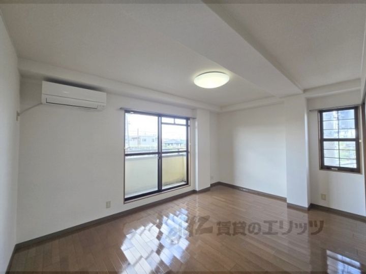 エトワール磐船の居間