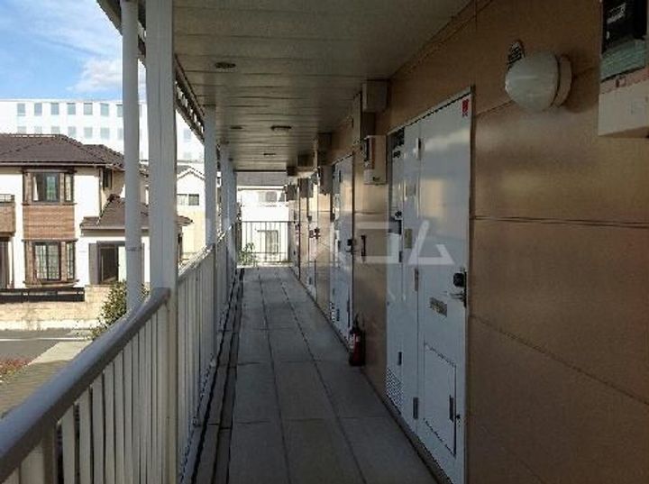 レオパレスフェニックスIVの玄関