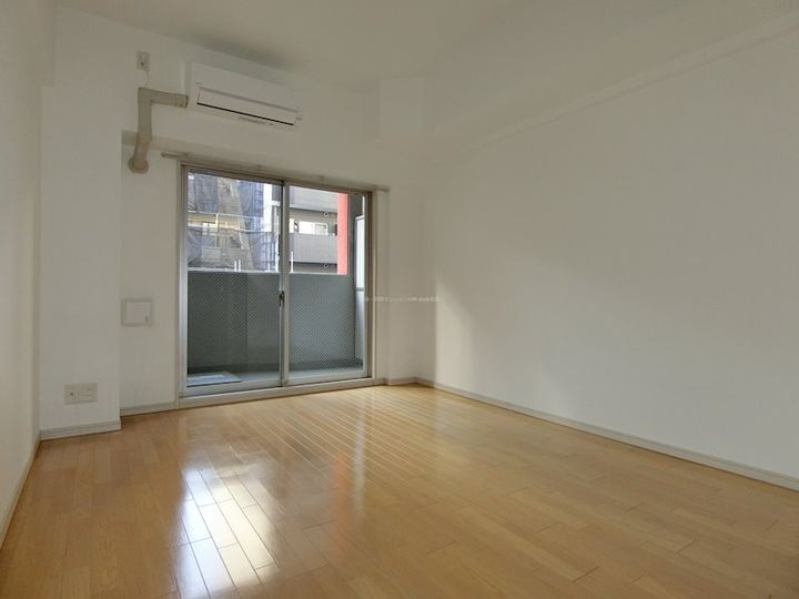 アーデン堺筋本町の居間