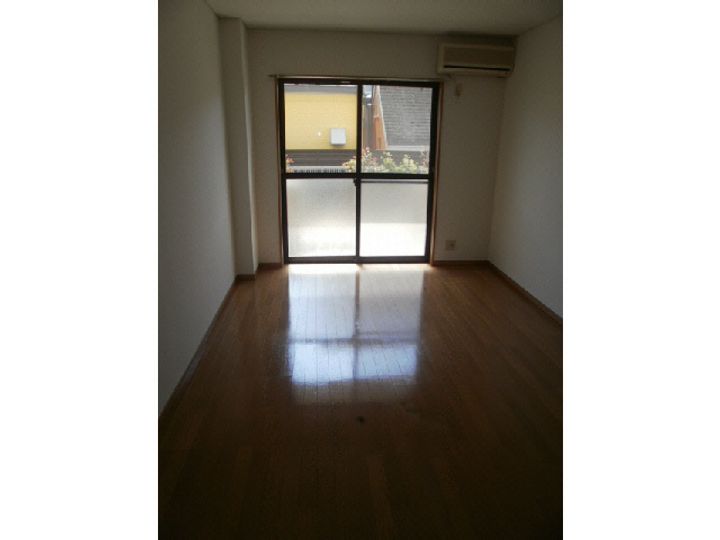 ルインズワタナベの居間