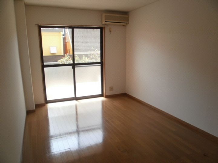 ルインズワタナベの居間