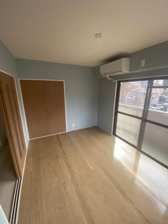 中山南ビルの居間