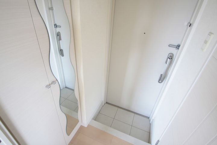 オリエントビルNo.76の玄関