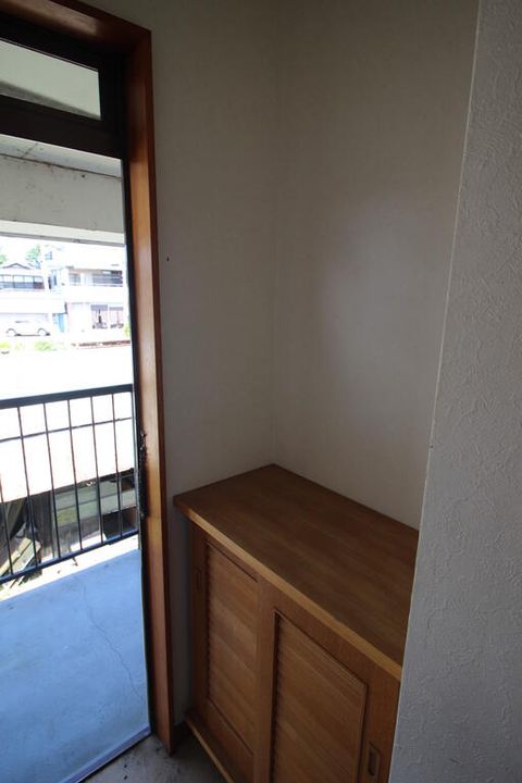 ジュネスIの玄関