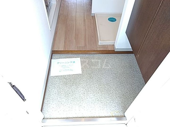 洋風ハイツの玄関