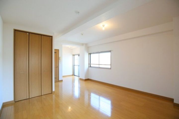 東京都江戸川区篠崎町1の賃貸マンションの居間