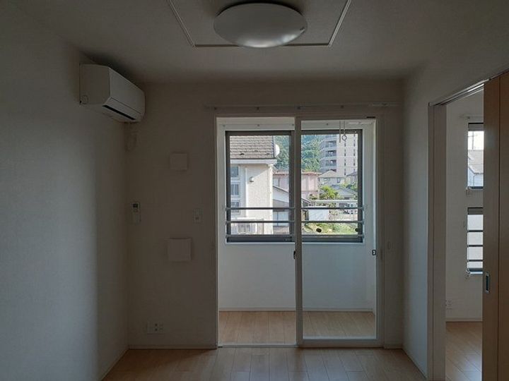 アクア・リヴェール村国 Iの居間