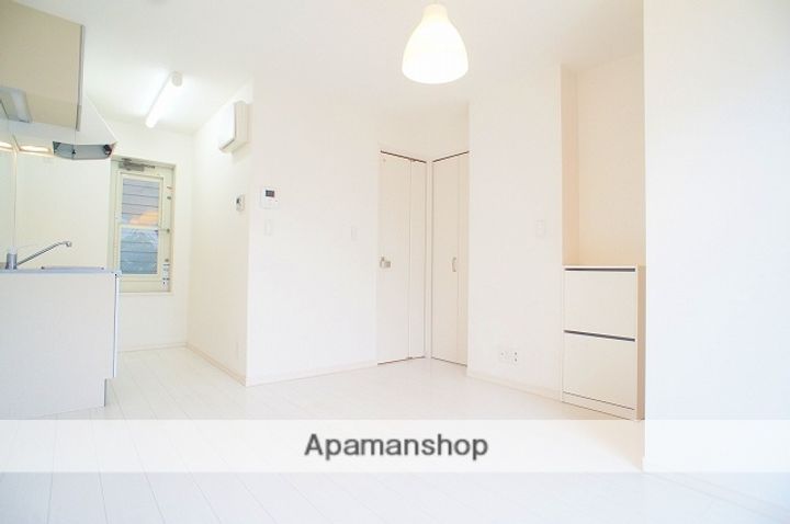 神奈川県横浜市神奈川区白楽(アパート)の賃貸物件の居間