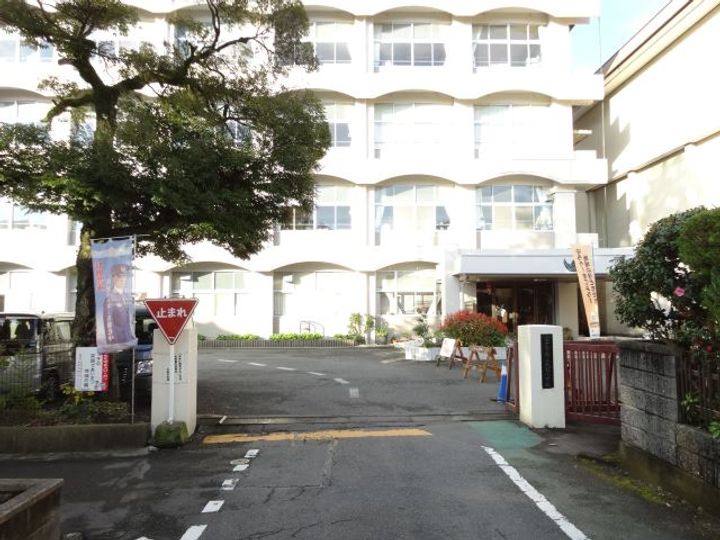 ホワイトパレスBの周辺