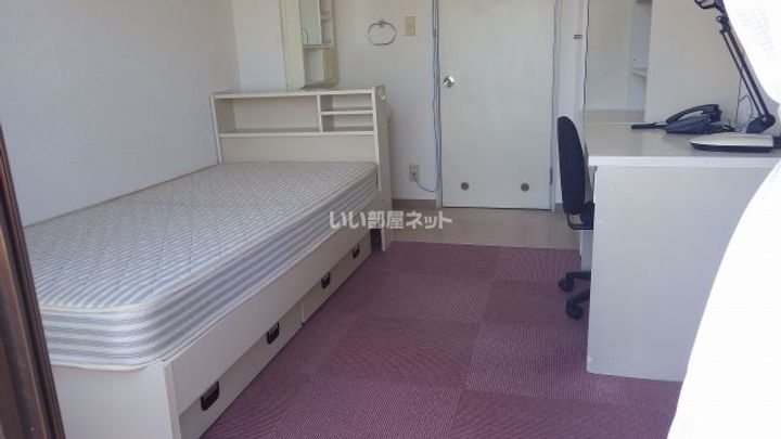 ドーミー赤池の居間