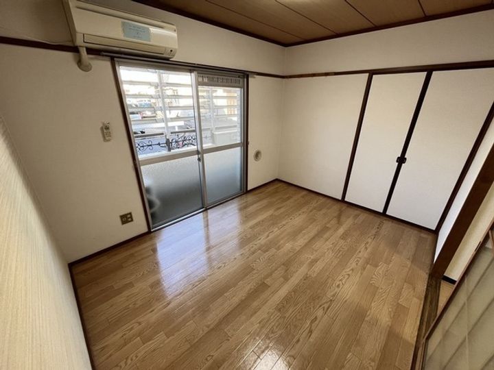 谷岡ビル2号館の居間