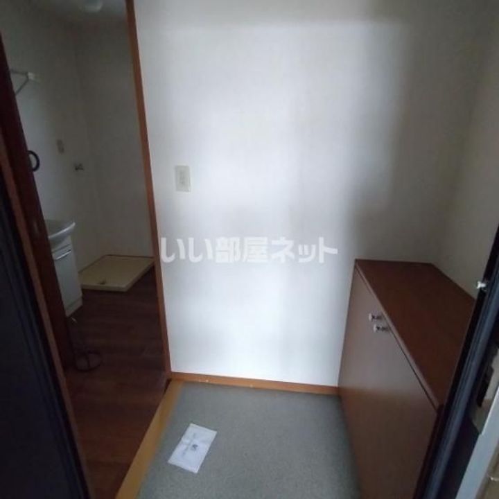 ローズガーデンIIの玄関