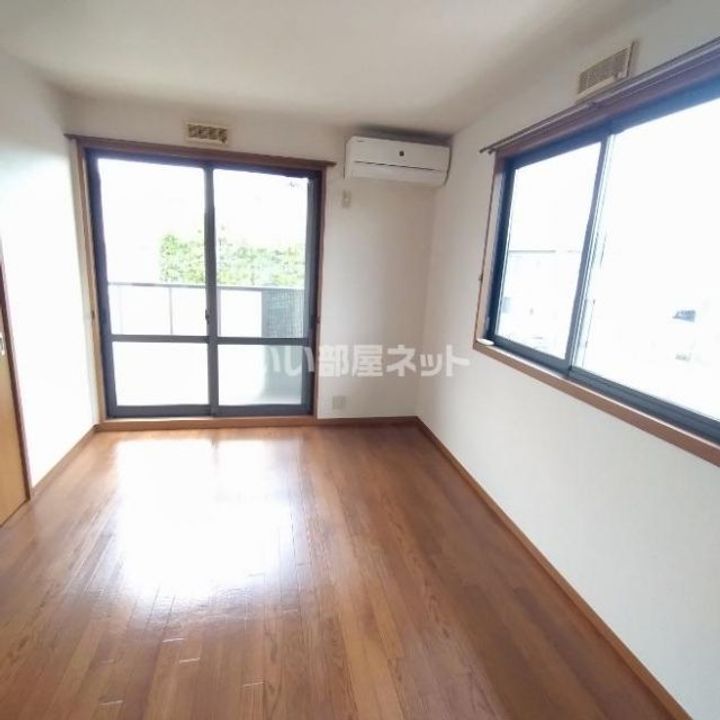 ローズガーデンIIの居間