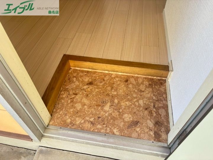 カプレーナ桑名 A棟の玄関