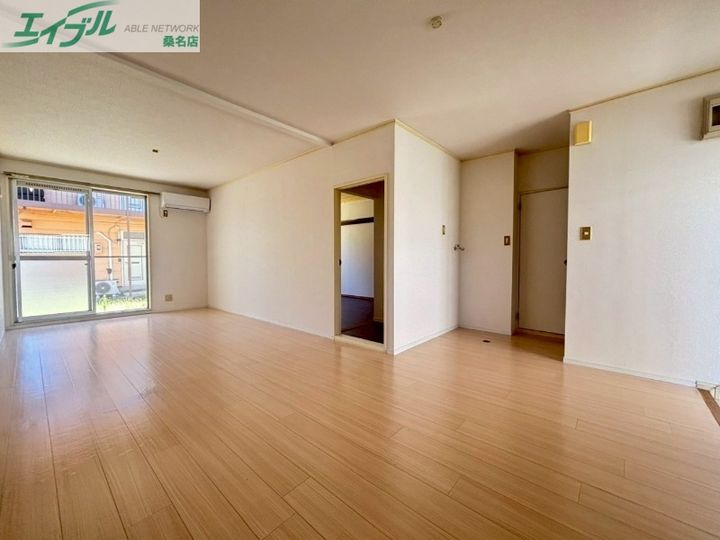 カプレーナ桑名 A棟の居間