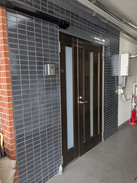 三重県四日市市西新地(一戸建)の賃貸物件の玄関