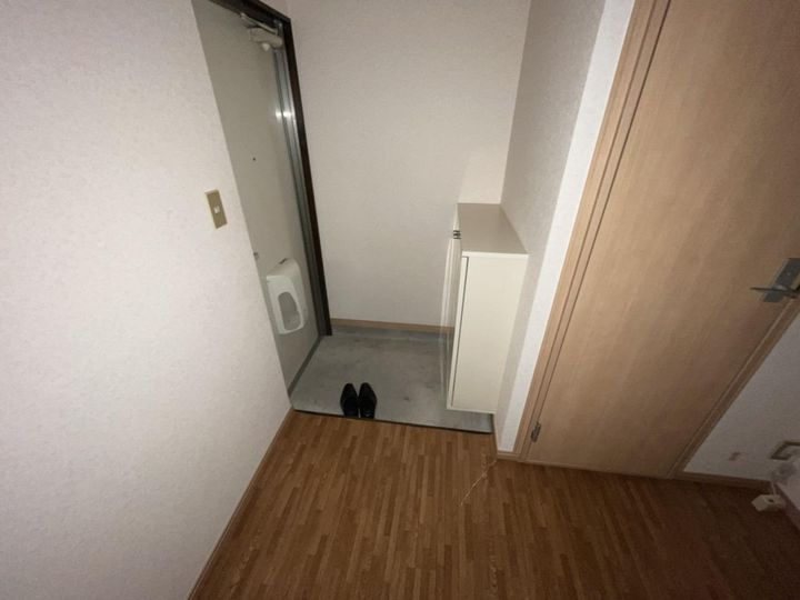 大牧マンションの玄関