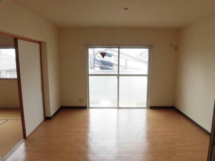 日光ハイツ八日市壱番館の居間