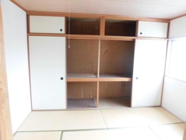 日光ハイツ八日市壱番館の居間