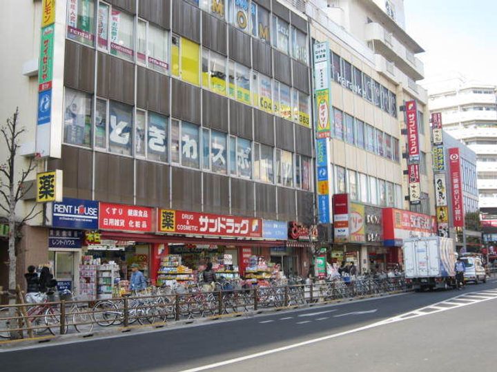 ラ プラージュの周辺