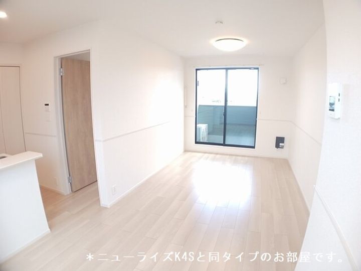 滋賀県東近江市聖和町(アパート)の賃貸物件の居間