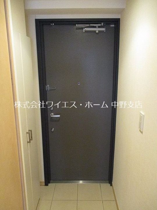 東京都中野区弥生町5(マンション)の賃貸物件の玄関