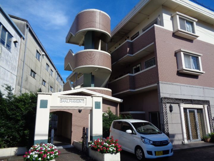 サクラメントの外観