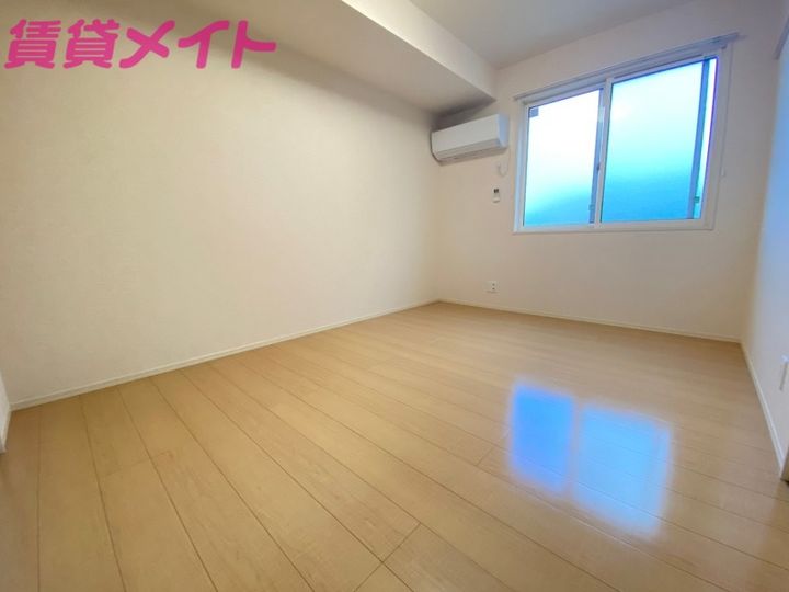 アゼリア岸岡の内装