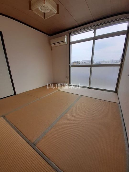 新潟県三条市四日町(アパート)の賃貸物件の居間