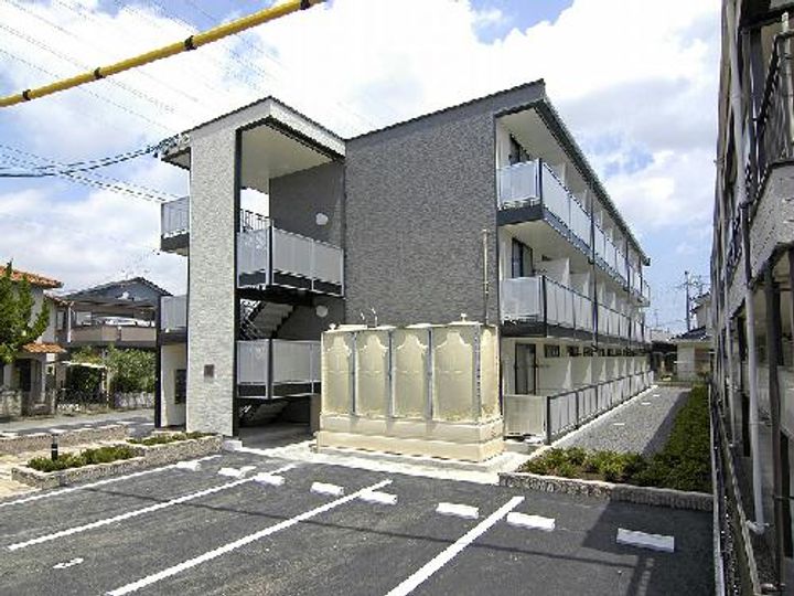 レオパレスナカダの外観