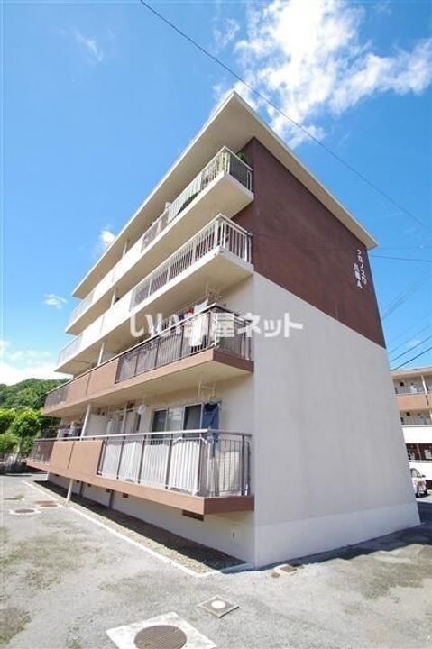 クロノス17大分八幡A棟の外観