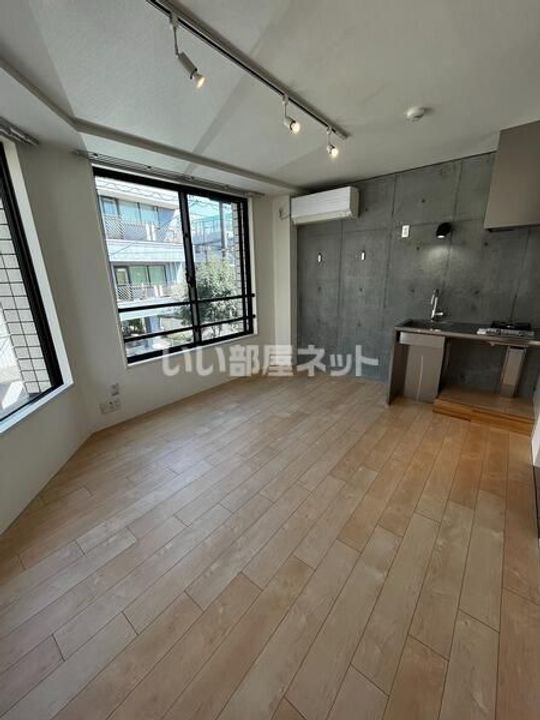 オーキッドレジデンス代々木 EASTの居間