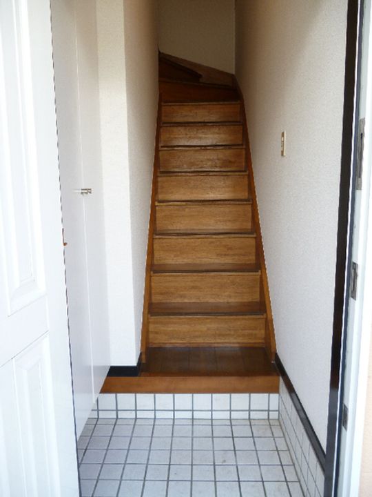 旭ルーミーつくば83番館の玄関