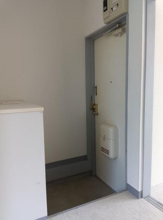 メゾンユーアイの玄関