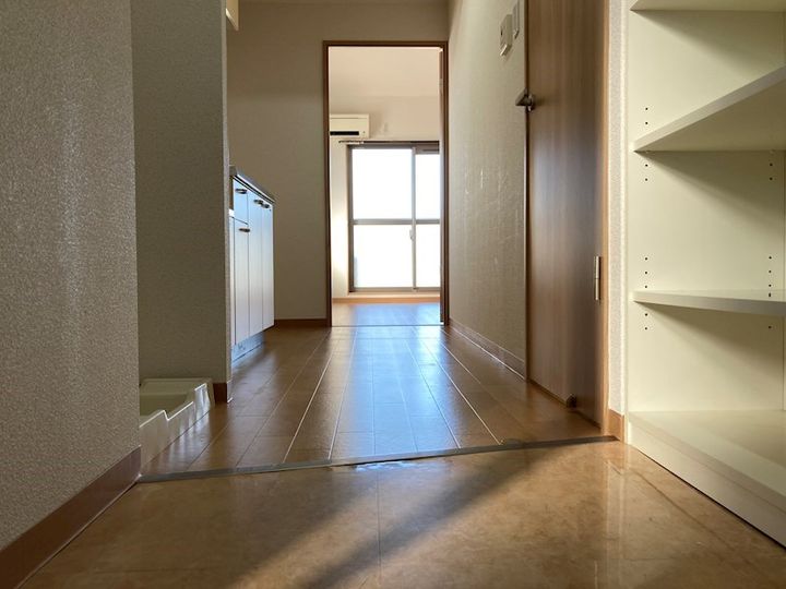 メゾン・アイリスの玄関