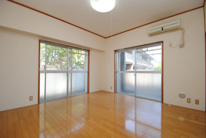 ラフォーレ高萩の居間