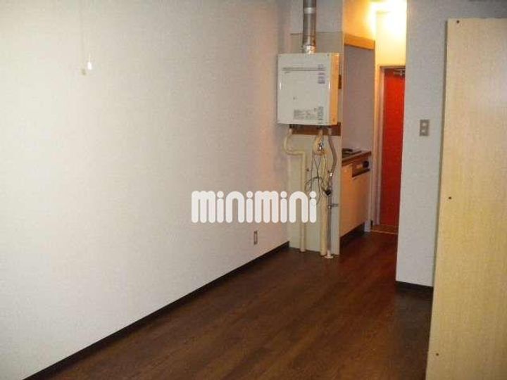 キャストールユミザの居間