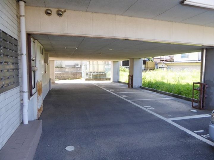 クリスタルコートIの地図