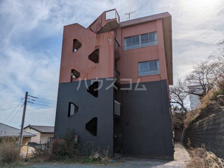 神峰ハイツの外観