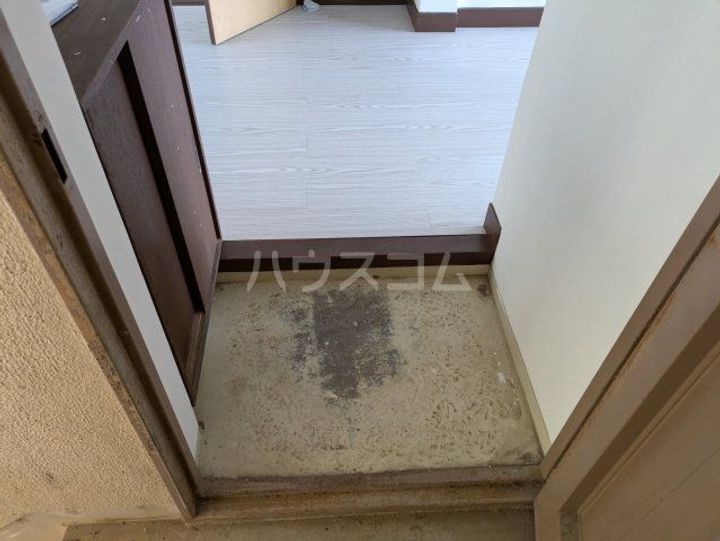 神峰ハイツの玄関