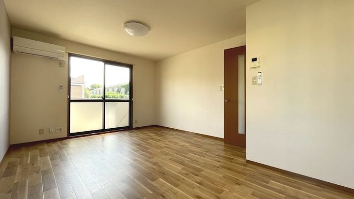 ビバーチェやまは奈 Bの居間