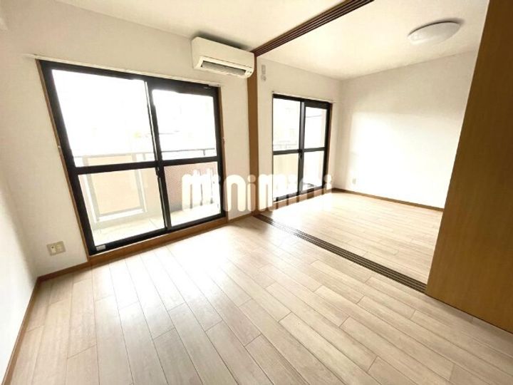 ソレーユYASUNAGAの居間