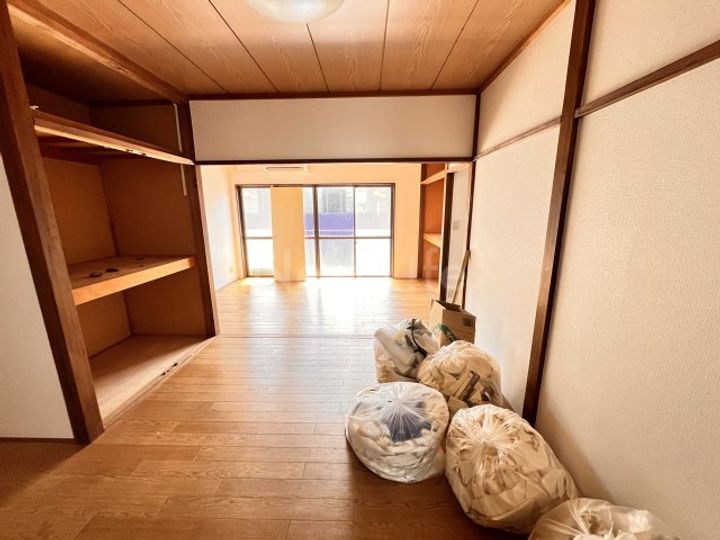 コンフォート イナギの居間