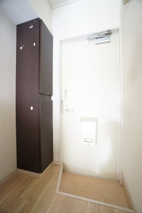 ハイツ曙の玄関